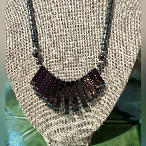 Vintage 1980's Hematite Stone Graduated Fringe and Silver 14” Necklace - Picture 2 of 4